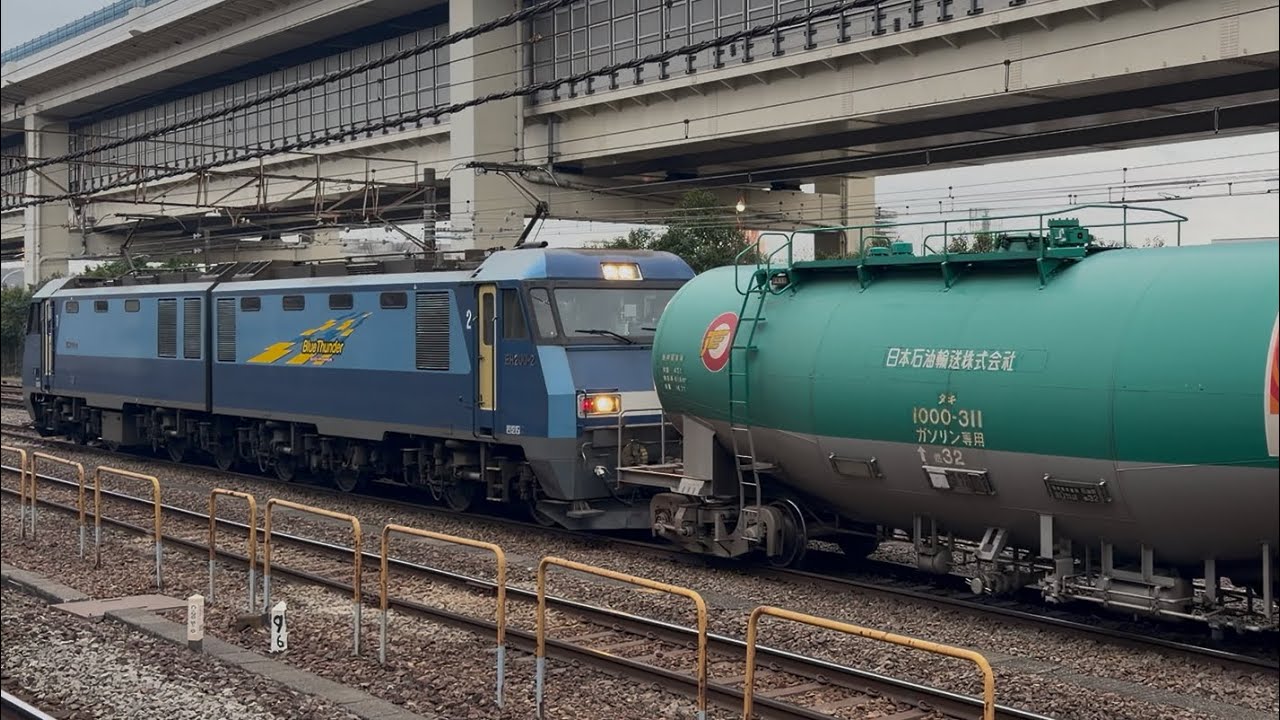 【4K高画質】【冬の石油輸送増大に伴う臨時貨物列車】緑色タキ1000形10両＋JR貨物EH200形2号機〔高〕が推進で根岸駅構内を走行するシーン（臨8471レ・高A215・石油輸送）2026.2.24