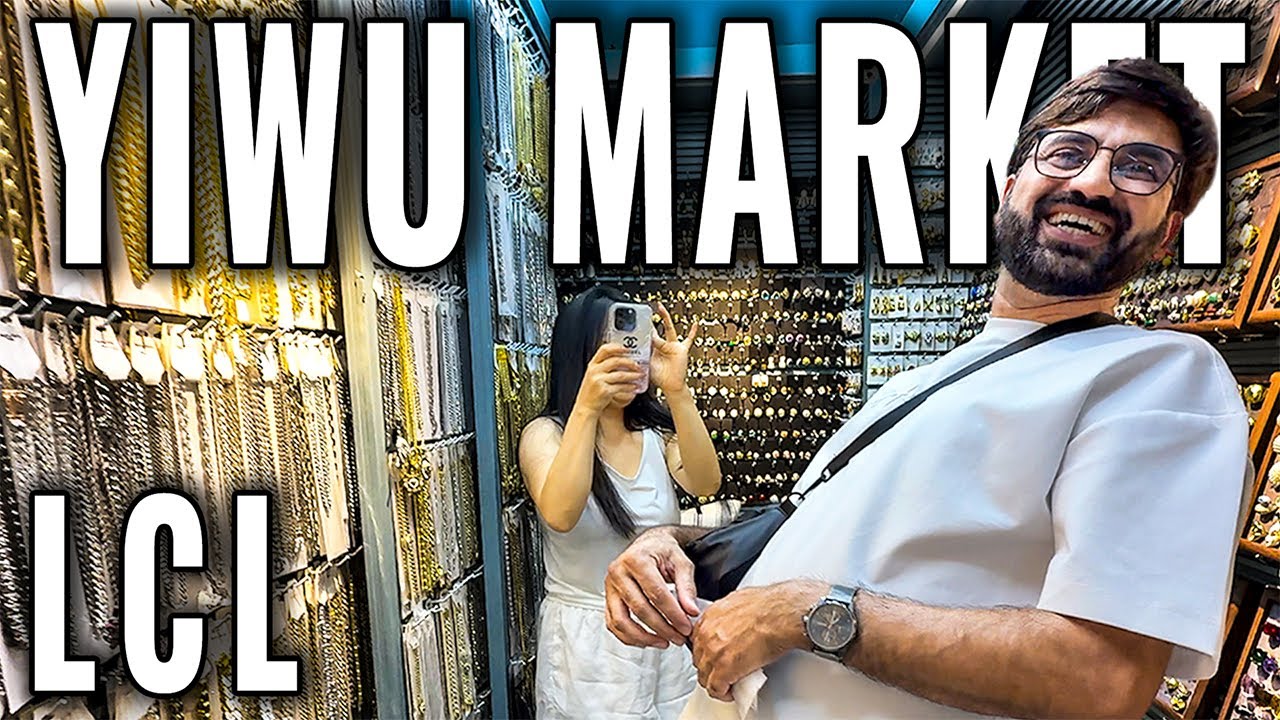 Yiwu Sourcing Agent Guides Customers in the Yiwu Market