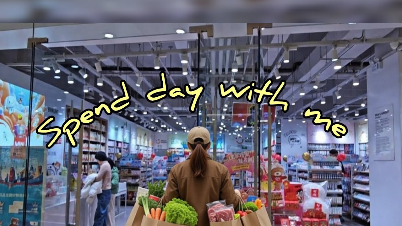 Spend a day with me, wandering through the shops and stories.😁
