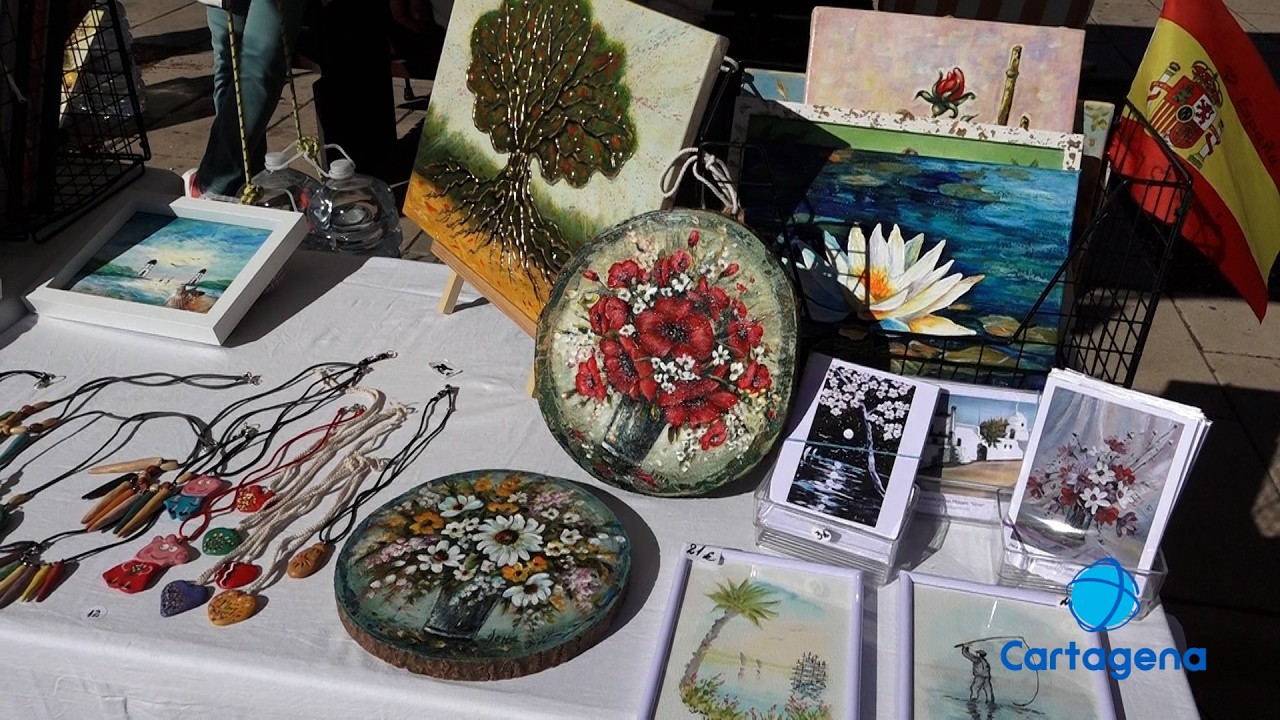 Cartagena inaugura la temporada de cruceros con un mercadillo artesanal en el puerto