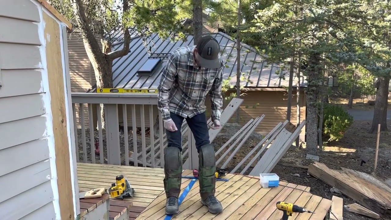 Most comfortable knee pads for construction workers and skilled trades. Built in tool pouches too.