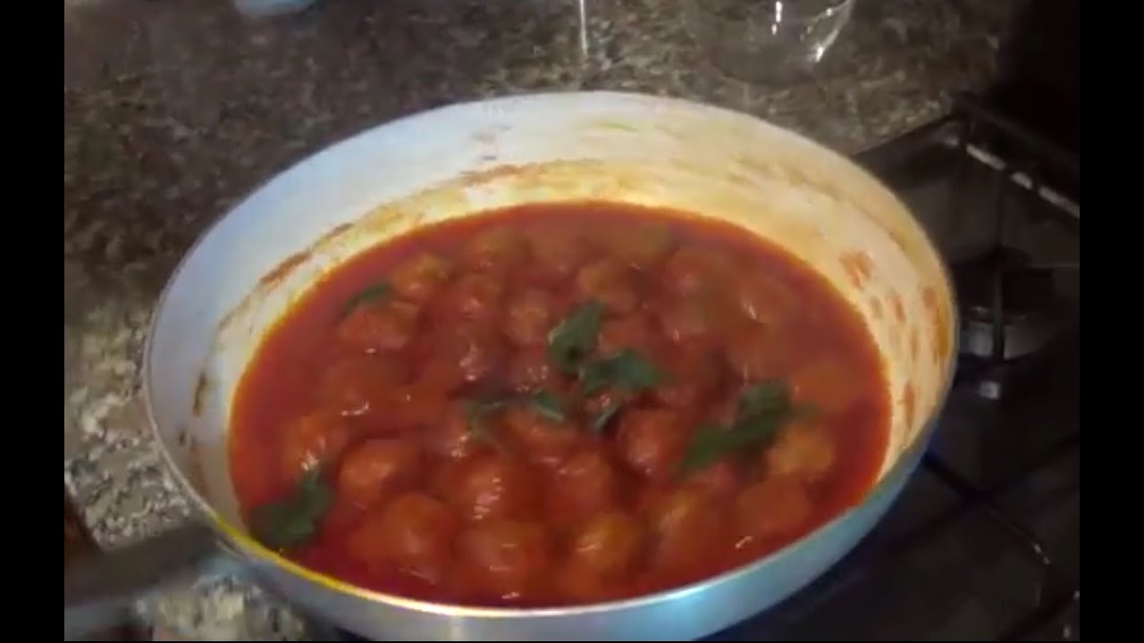 Polpette al Sugo - Italian Meatballs
