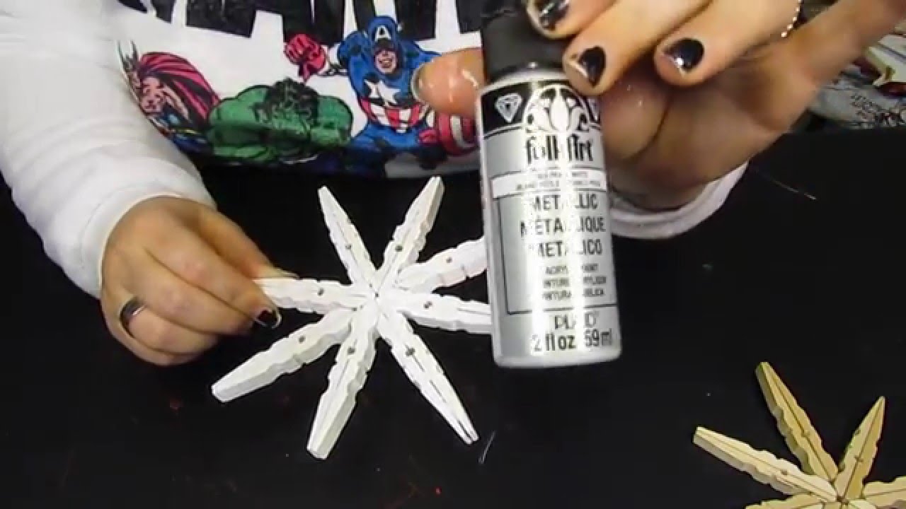 25 Days of Christmas: Day 12 | Clothespin Snowflake