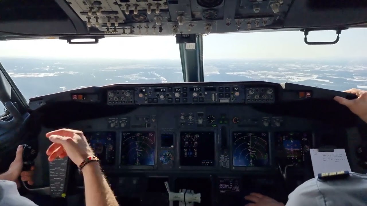 Flyr Boeing 737-800 Sunny Day Landing into Oslo Gardermoen