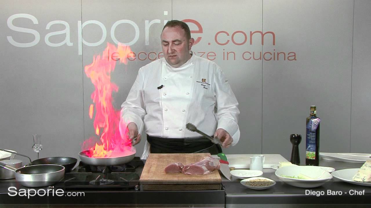 Saporie.com - Filetto di maiale in salsa al gorgonzola con porri dorati e mandorle croccanti
