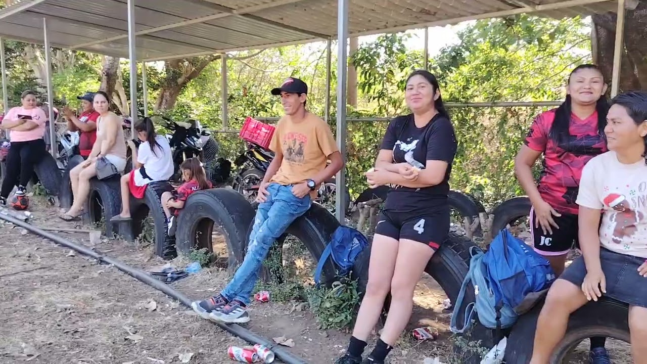 Así comenzamos a vestirnos para comenzar el Partido 