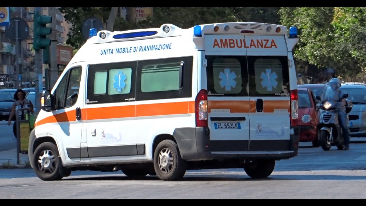 [HD - Sirena Ambulanza] 3x Ambulanze + Automedica in Sirena! / 3x Ambulances + ALS Car with Siren