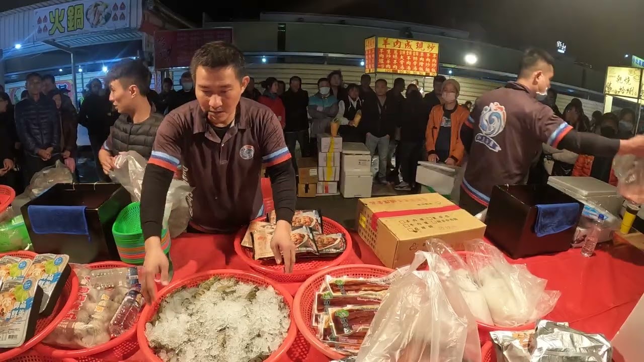 09  半筋半肉牛肉鍋，拌飯半面都適合~一次三包，料多又便宜~ #嘉義趙又廷 #全晟海產 #週一台南永大夜市 #海鮮拍賣 #海鮮叫賣