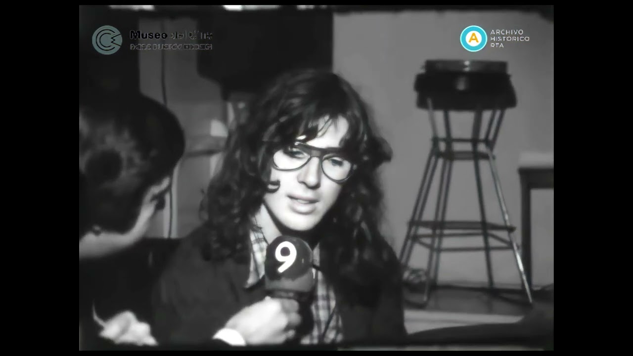 Charly García a los 24 años (1976) Imagen retocada con I.A.