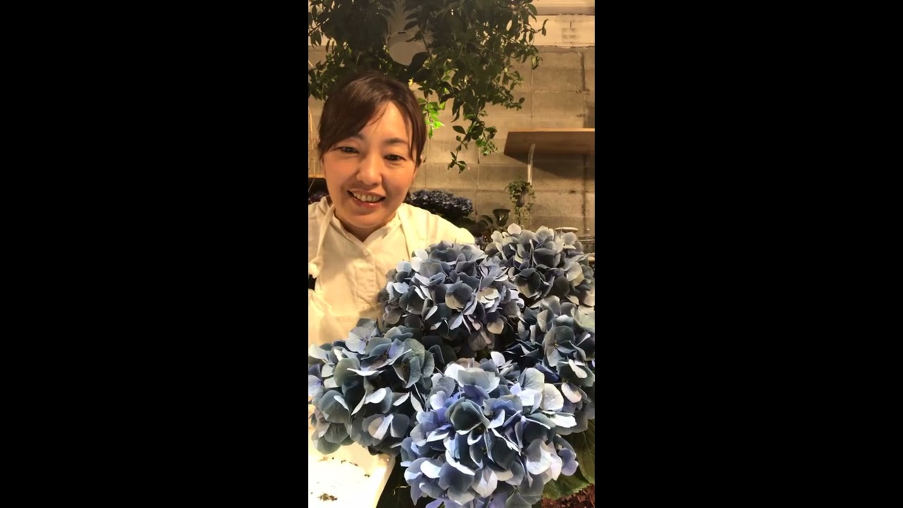 秋色アジサイのブリコラージュ