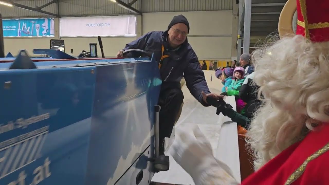 Nikolaus in der Eishalle 2025