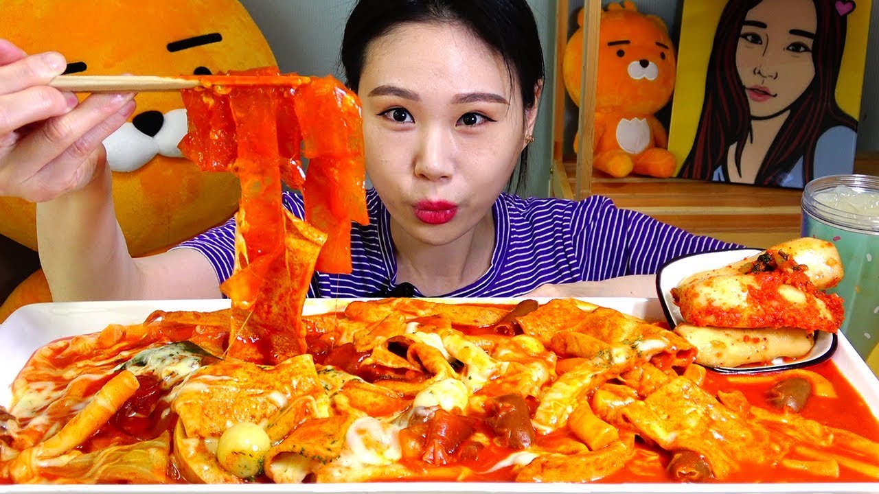 불스떡볶이 치즈토핑 중국당면 주기적으로 떡볶이를 안먹으면 예민해짐 먹방 Mukbang