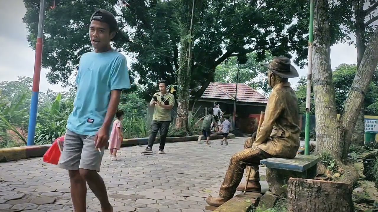 Mereka Agresif - Human Scary Statue Prank - funny video