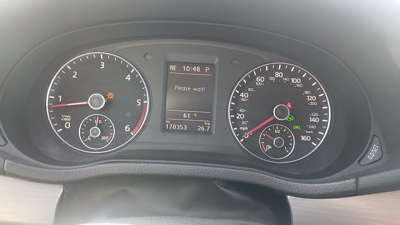 Как подключить телефон по Bluetooth и воспроизводить музыку в Volkswagen Passat (2011–2022)