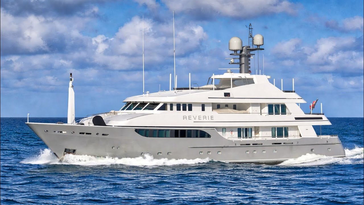 MIAMI PARTY BOATS & LUXURY YACHTS! Non-Stop Action In & Out of the Ocean
