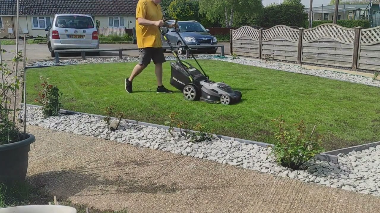 29.04.23 slate added 2nd cut #lawncare #barenbrug #rpr #lawnuk
