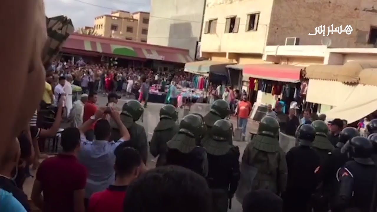 مشاهد من الاحتقان والمواجهات بين الأمن ومتظاهرين بالعروي