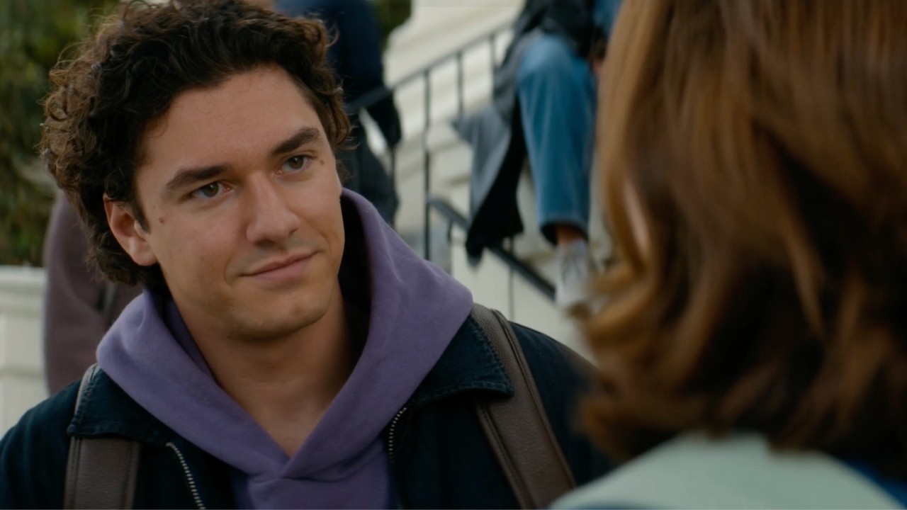 Hannah and Garrett Kiss 1x05 | Off Campus