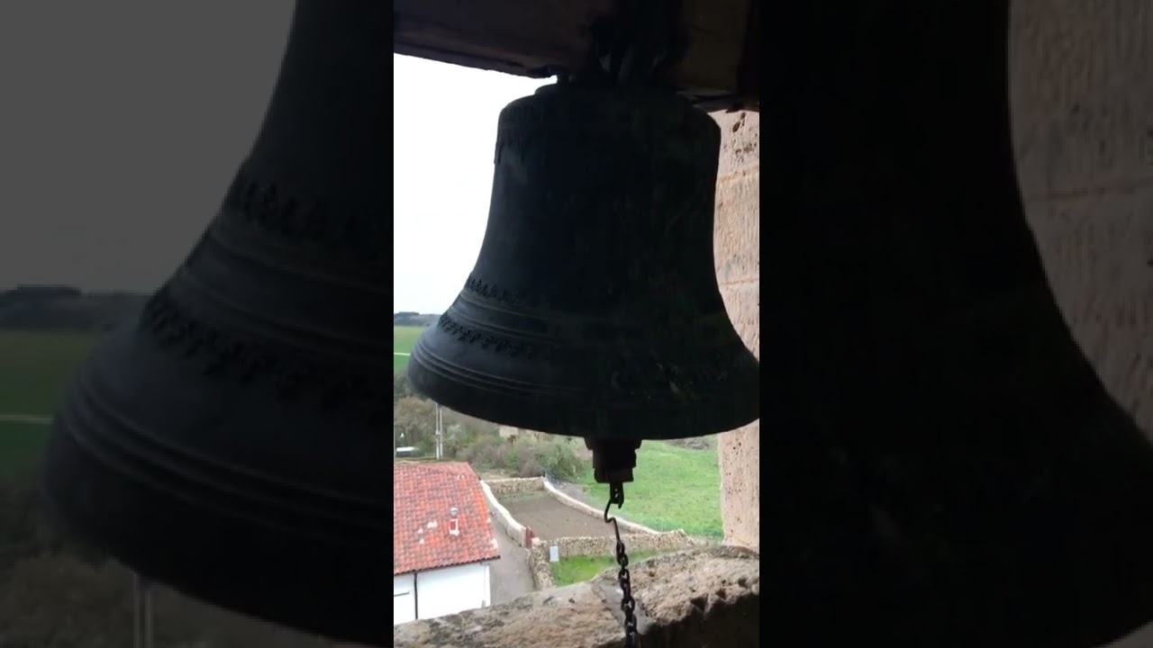 Campanada de la Basilisa en la torre campanario de Quintanilla de Valdegovía