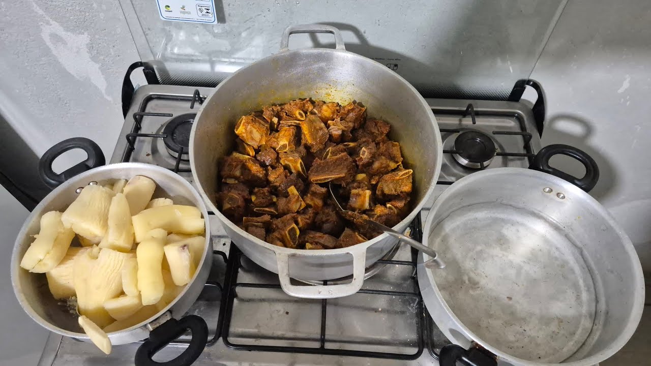 Afogando custelao pra fazer com mandioca 