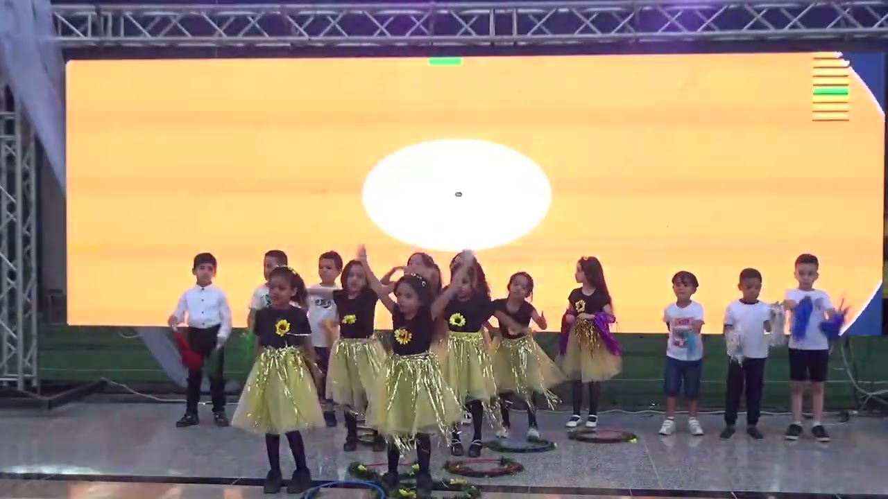 Kindergarten graduation party - طول السنة
