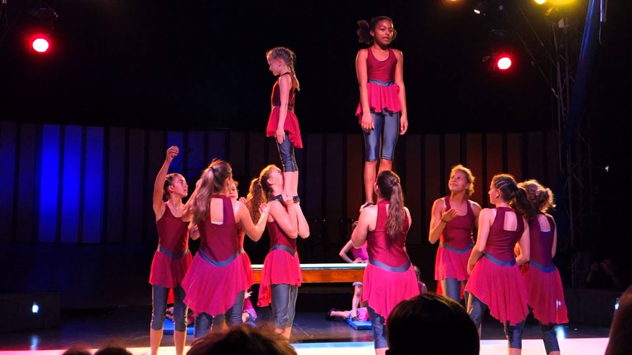Kinderzirkus Robinson, Dernière 2014, Partnerakrobatik