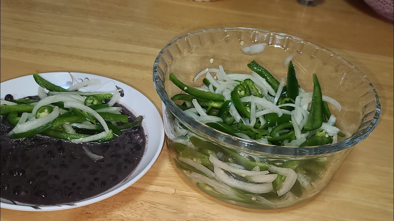 Rajas de jalapeños  con cebolla y limon