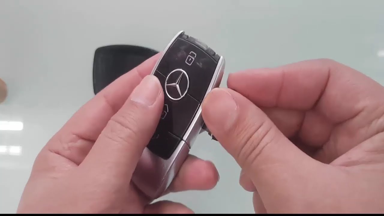 Comment changer la pile d'une clé de voiture Mercedes .