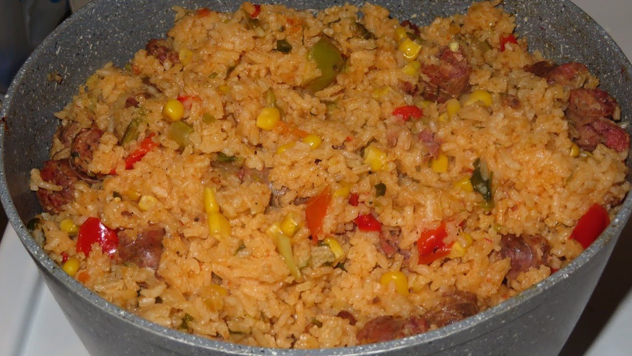 Locrio de longaniza y maíz Dominicano
