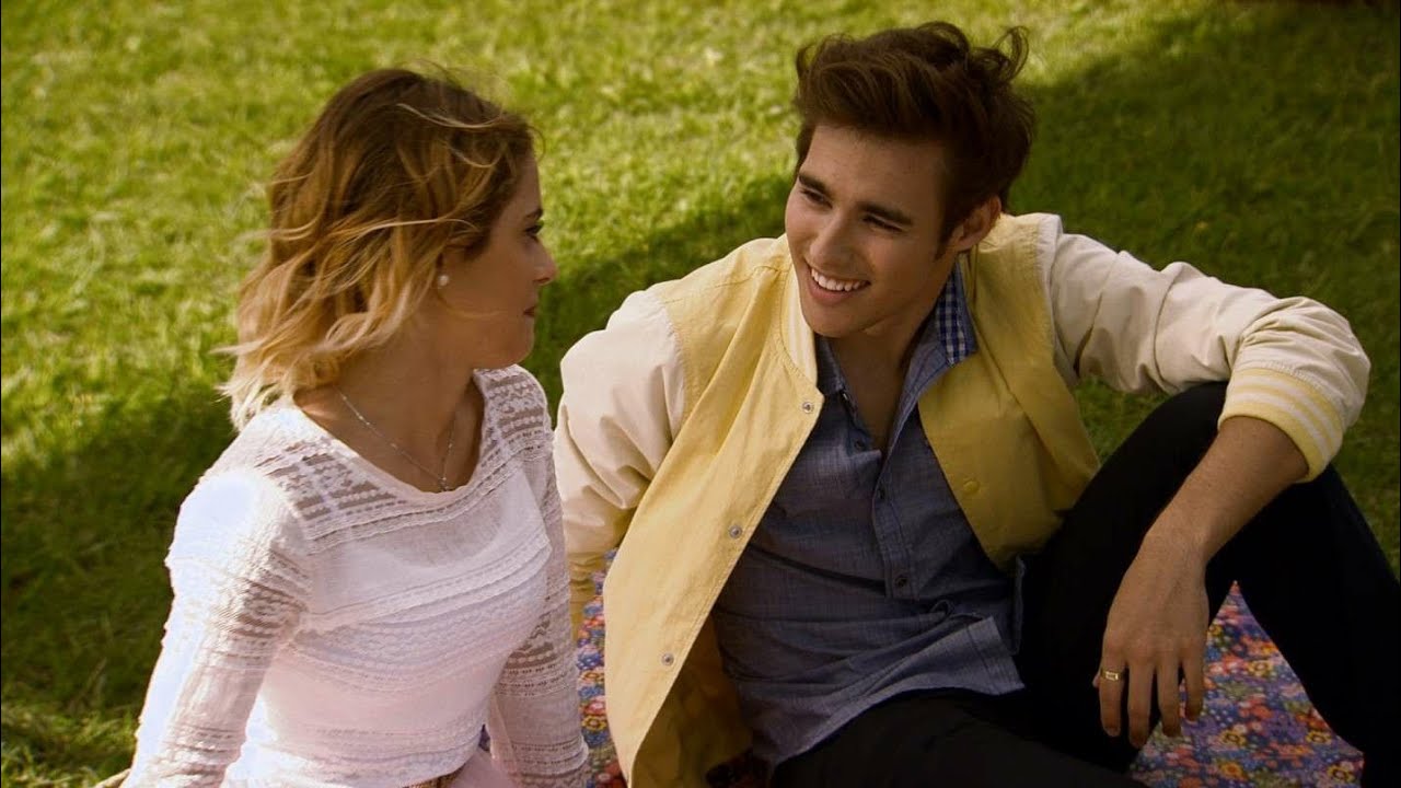 Violetta y León - Cristina