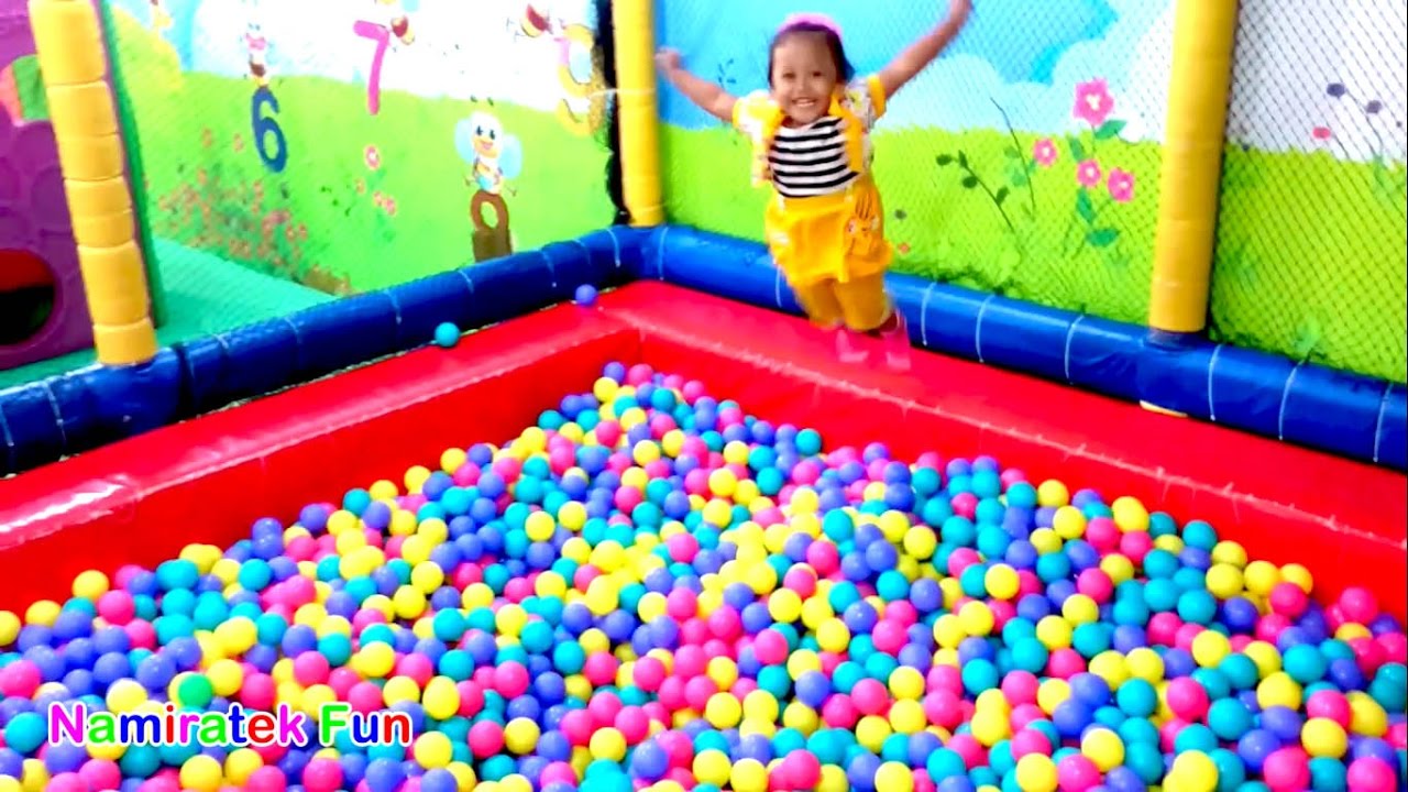 Mandi Bola Banyak Sekali & Naik Odong-odong Mobil Mainan Anak - Play Balls Pit Show & Mini Merry