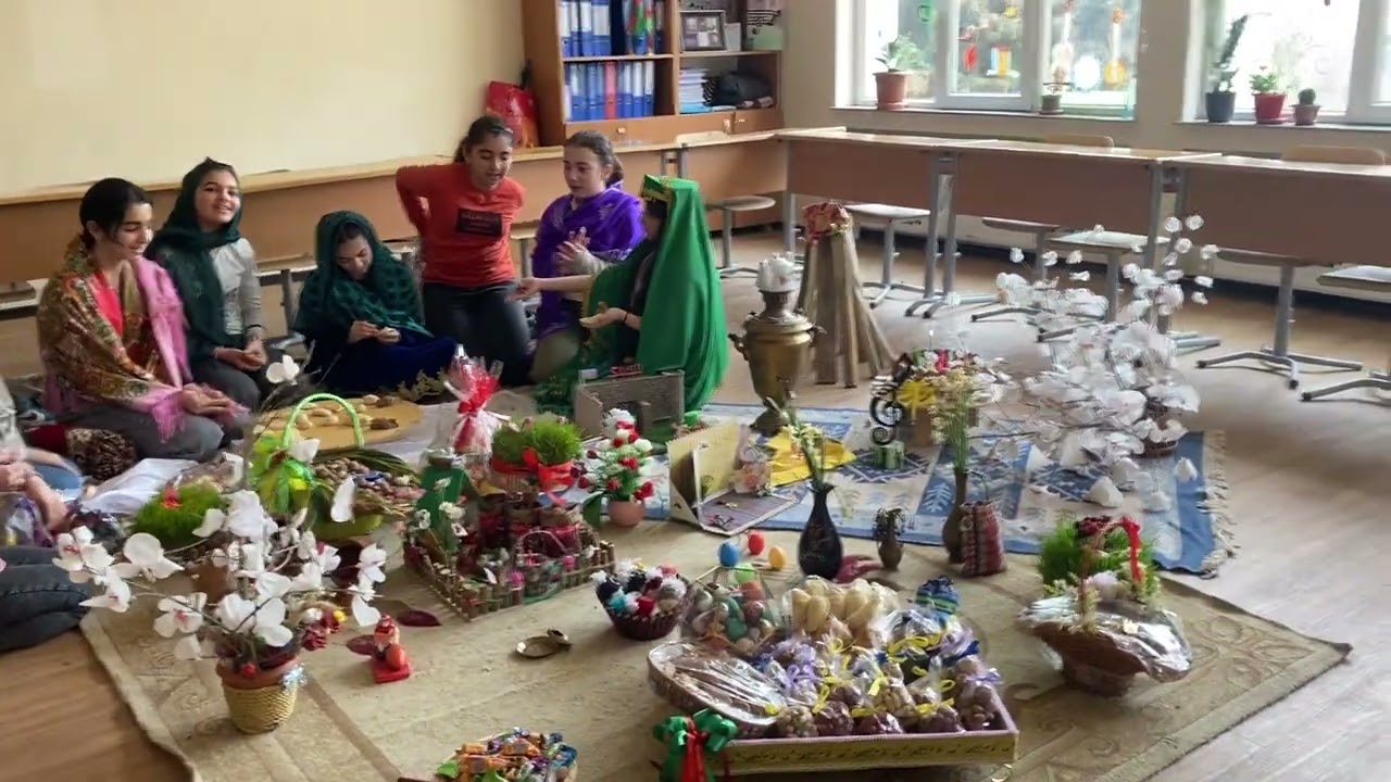 Musiqi sevənlər dərnək şagirdlərinin Novruz bayramına hazırladıqları kiçik səhnəcik.