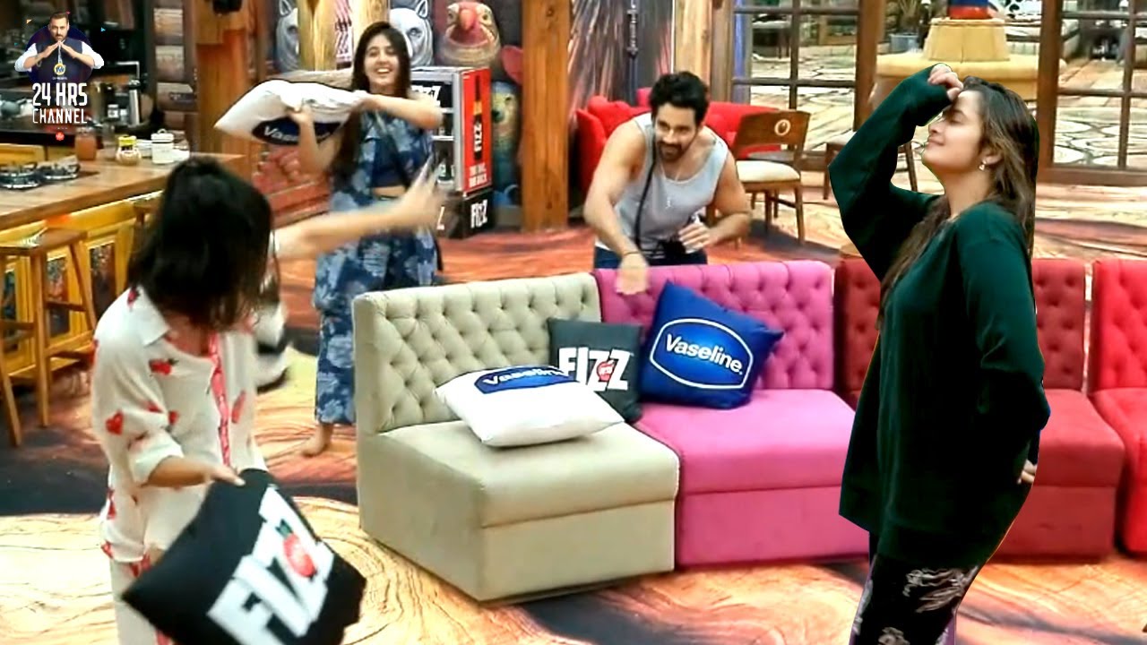 Bigg Boss 19 Live: Abhishek Ashnoor Ki Morning Song Pe Pillow Fight, Neelam Ne Dikhaye Hot Moves