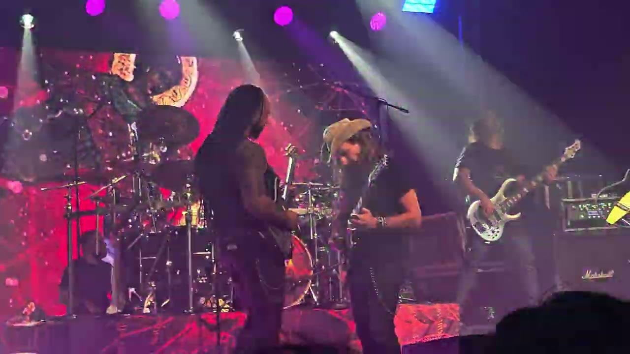 Angra - The Shadow Hunter - Ao Vivo em Curitiba [2024.12.20]