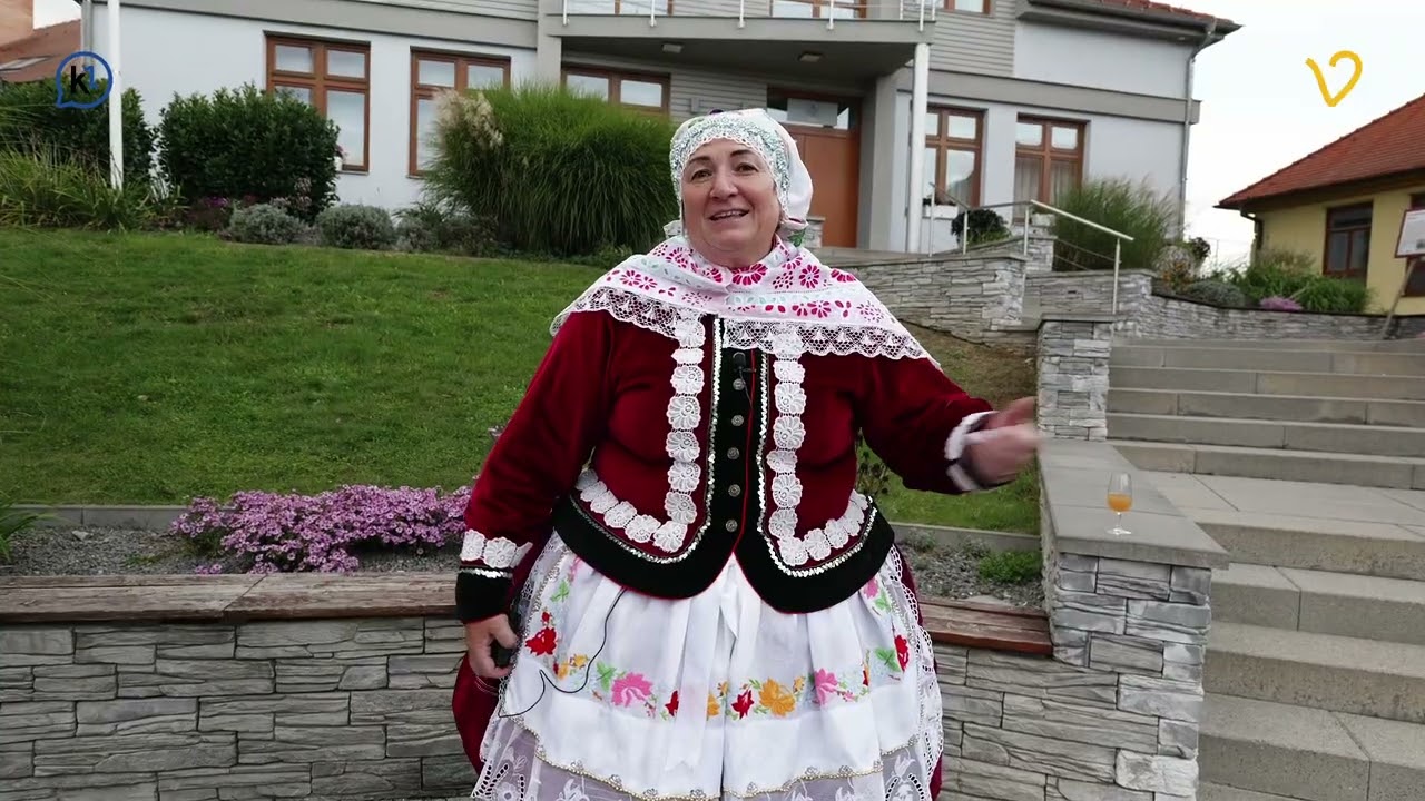 Když kroje ožívají: průvod krojované chasy z Vacenovic
