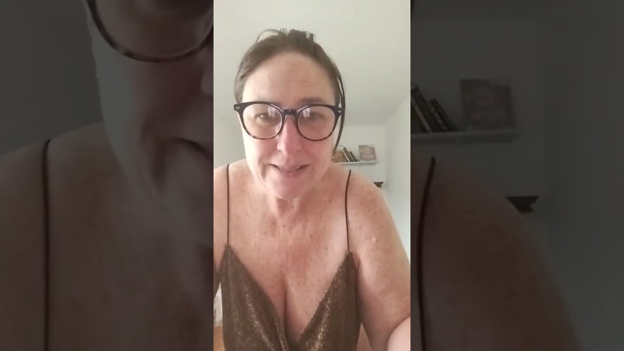 Mama Duck is live chatting about her lipoedema journey