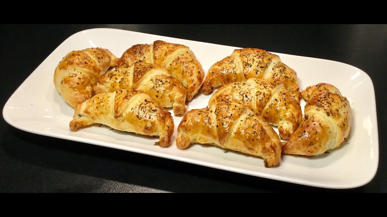 RECETTE IDÉALE POUR LE  RAMADAN LES CROISSANTS FEUILLETÉS À LA VIANDE HACHÉE ET AU FROMAGE