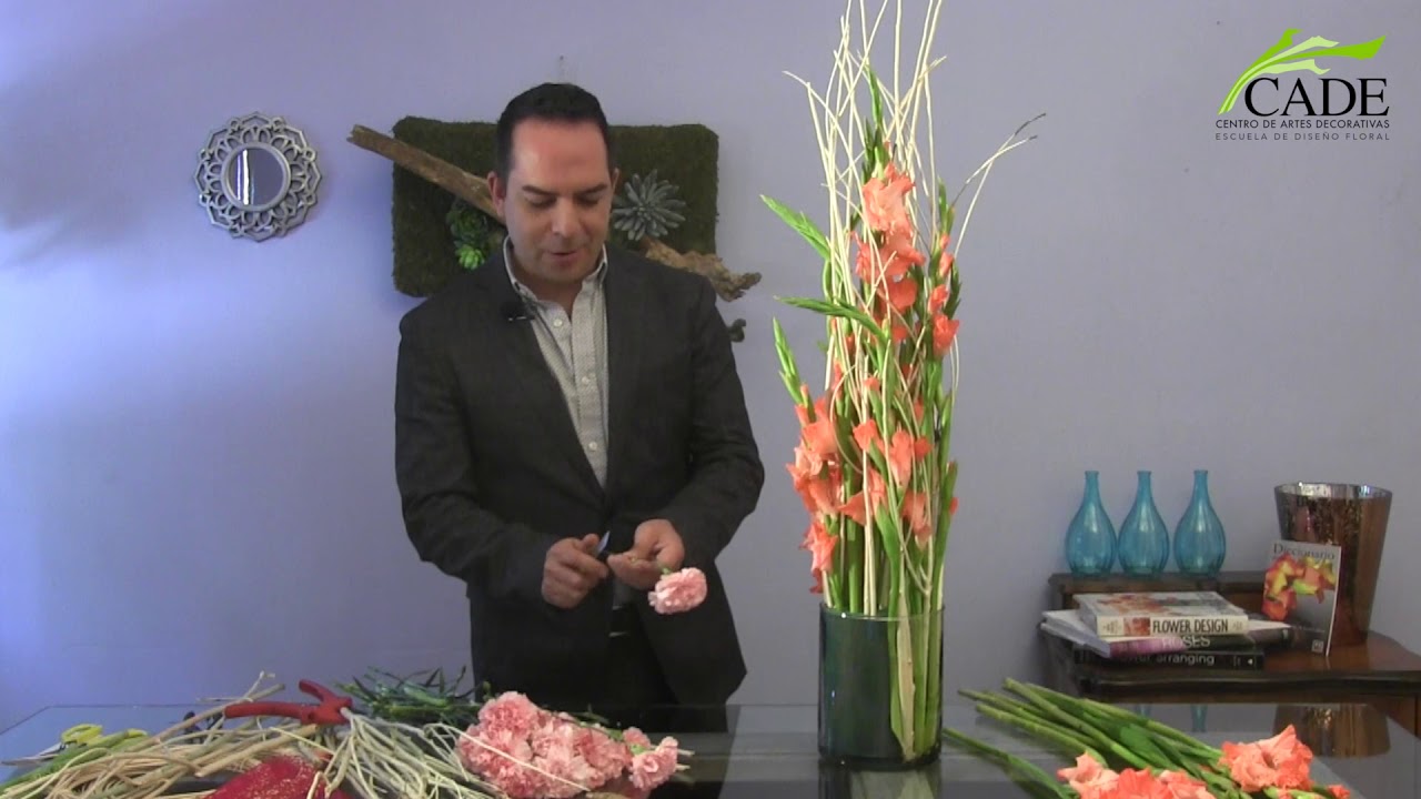 Arreglo floral vertical - Diplomado en Diseño Floral CADE