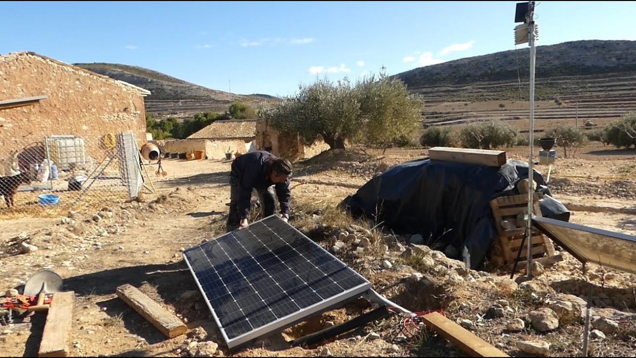 Not easy installing solar panels on your own - Off grid in Spain