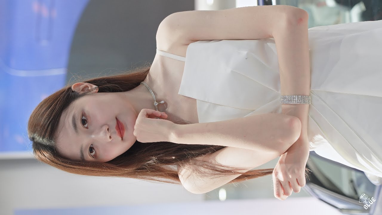 4K 2025廣州華南五一車展 Racing Model 레이싱모델 Sexy Chinese Model 미니스커트 Showgirl  レースクイーン Fancam 07