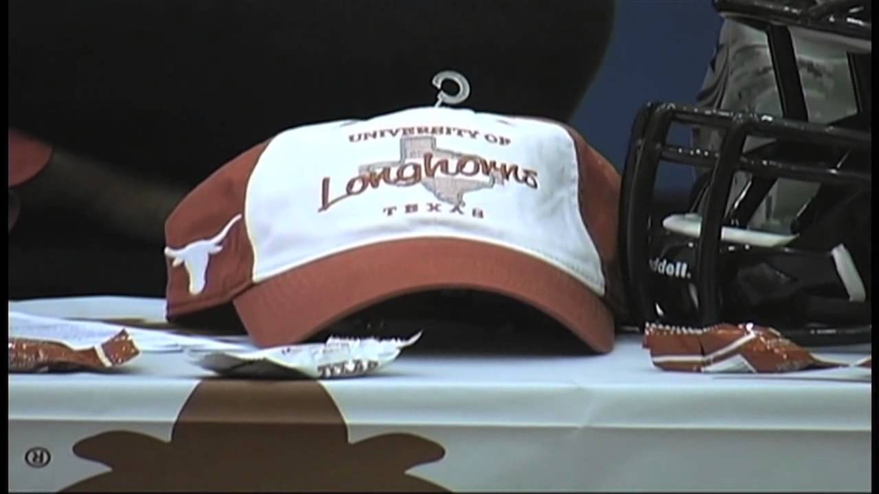 Brennan's Derick Roberson signs with Horns