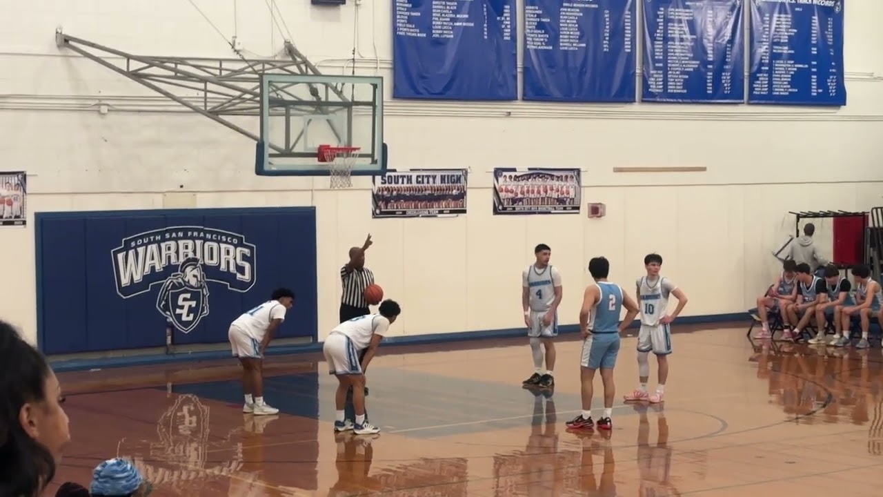 South City Warriors vs Hillsdale FIGHTING' Knights HS Boys Varsity Basketball last final minutes.