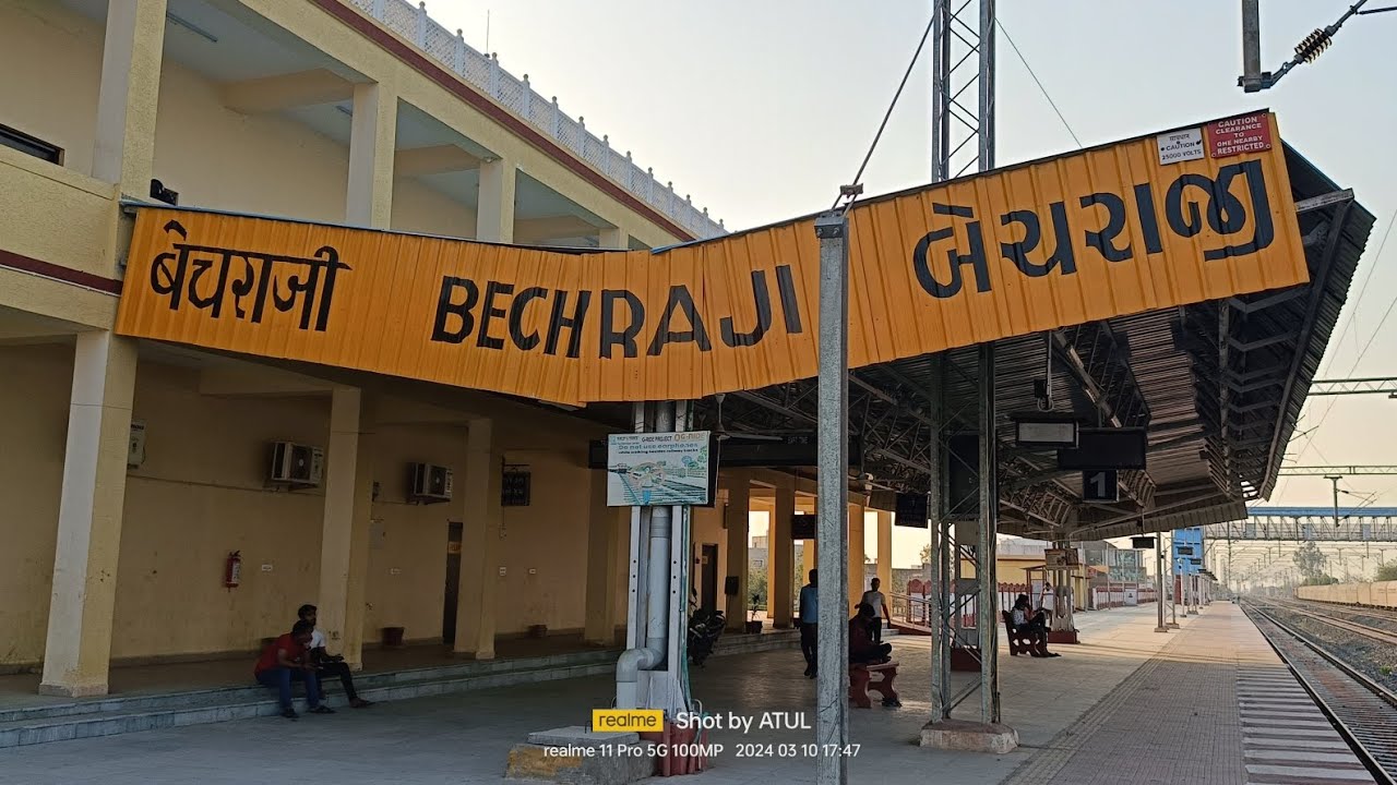 Becharji Railway Station Itna Bada hai 😲😲😲😲😲 Mza aa gya ghum ke # LIKE SHARE &SUBSCRIBE 🙏🙏🙏🙏🙏