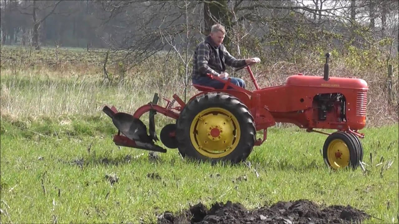 Ploegen Massey Harris Pony
