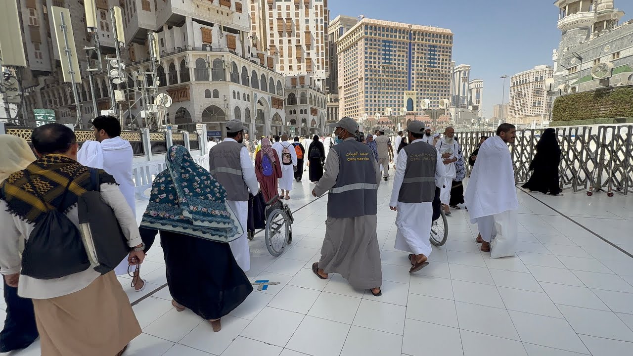 Walking in Makkah Masjid Ul Haram 