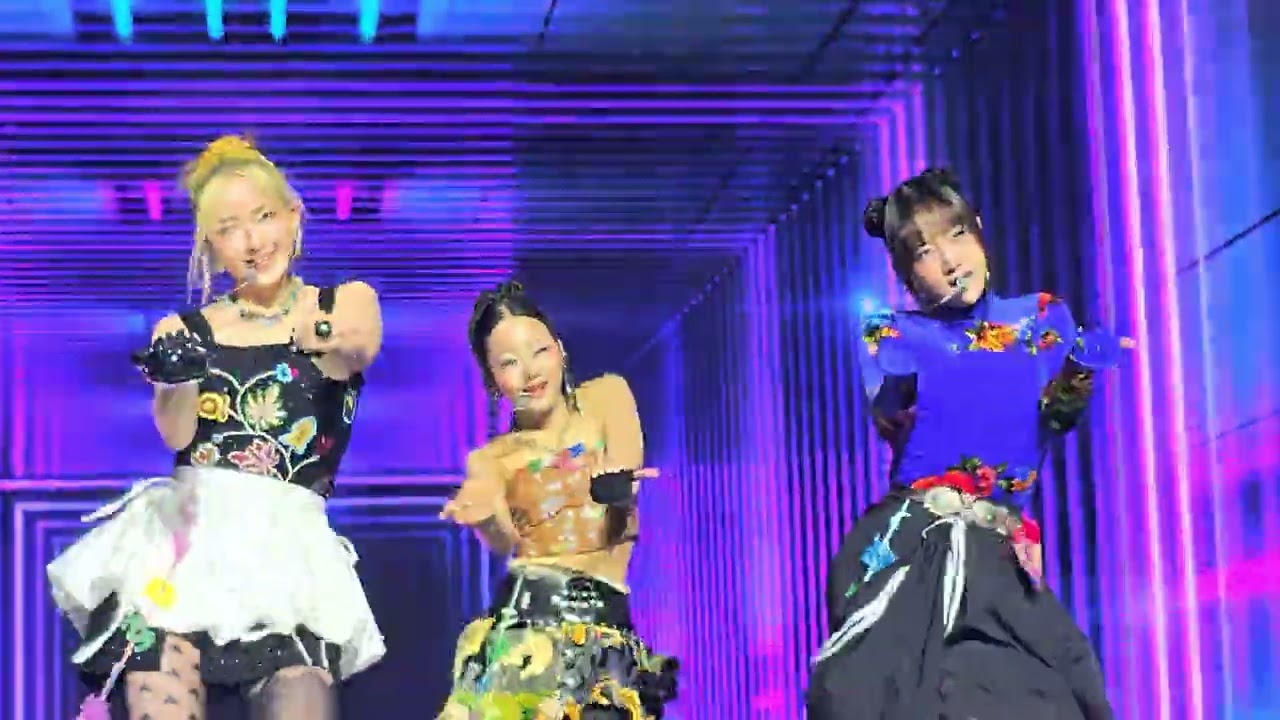 251022 VVUP (비비업) Giddy Boy @Comeback Showcase ‘House Party’ 