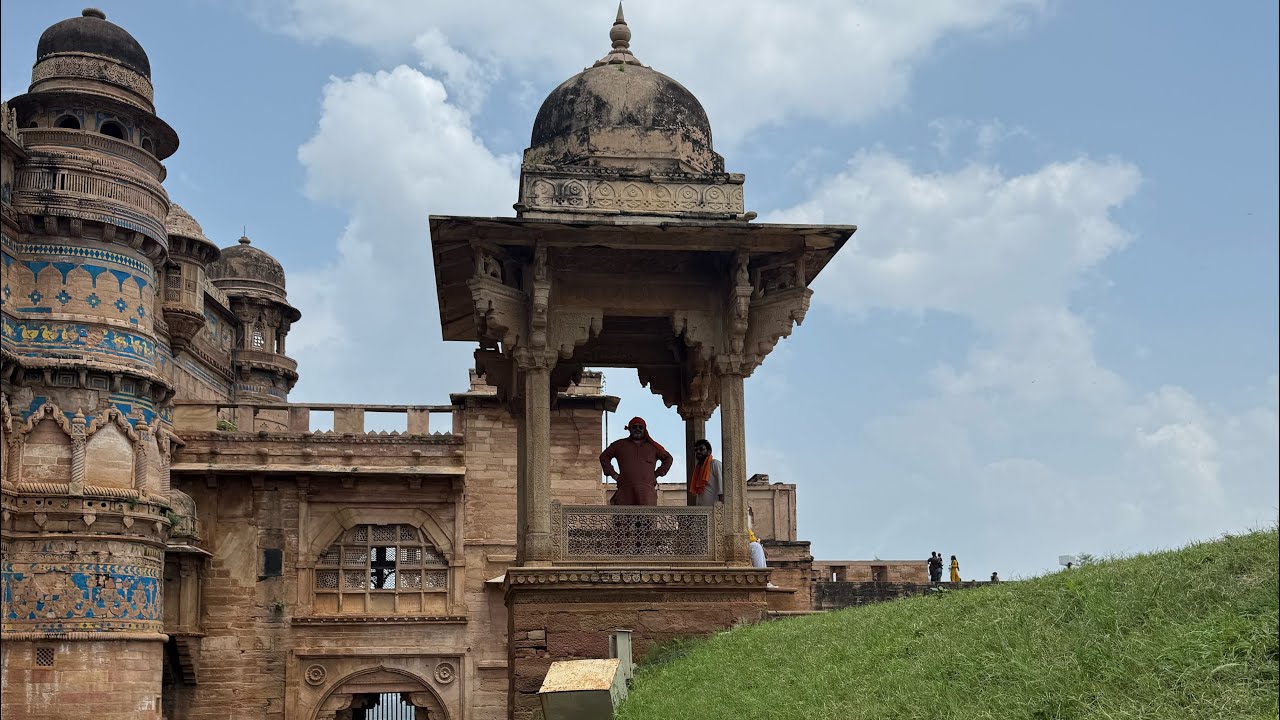 Historical city Gwalior , Gwalior fort & also related to Sikh religion!! #highlightseveryone #viral 