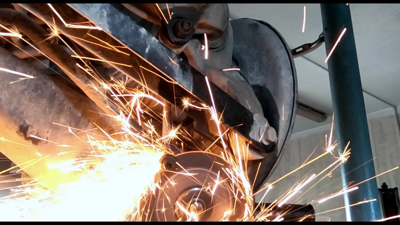How to change  both rear stabiliser links on a Volvo V70 (AWD)