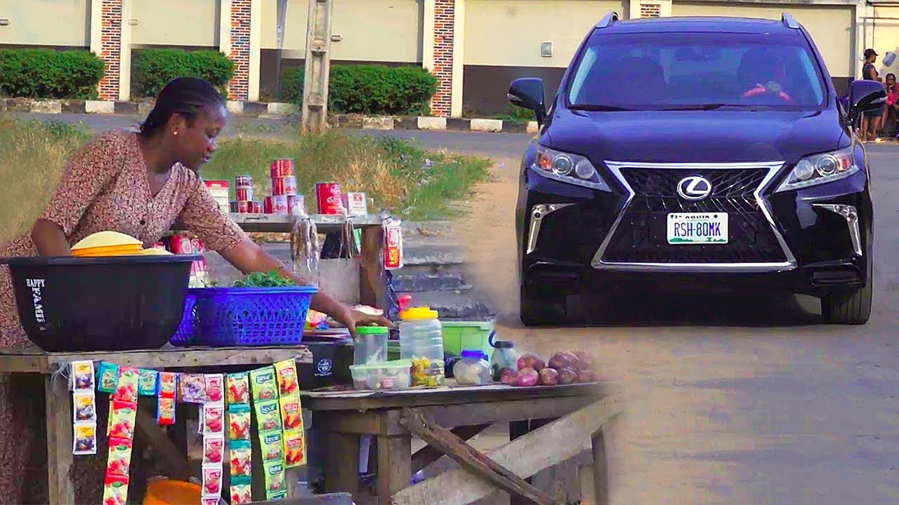 LA PAUVRE FILLE PENSAIT LE RICHE S'ÉTAIT ARRÊTÉ POUR ACHETER DES PRODUITS MAIS IL A TROUVÉ UNE FEMME