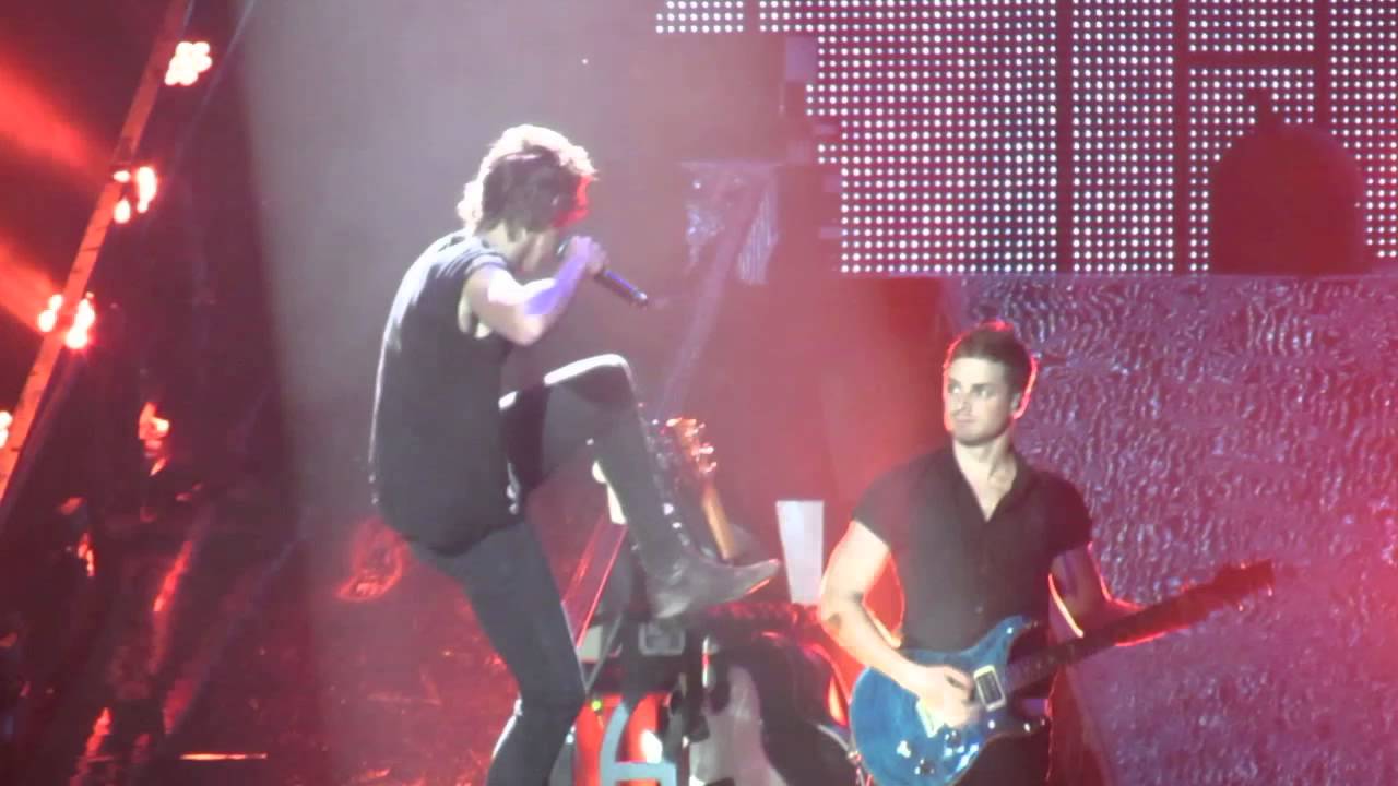 One Direction Teenage Dirtbag Oakland HD